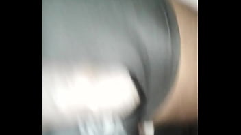 Preview 1 of Blak Milf Pirn Pic - Guardando a arma