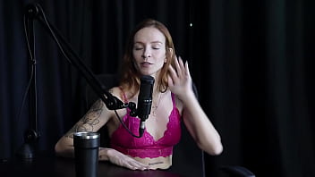 Preview 1 of Bee White - O cheirador broxa com frequ&ecirc_ncia,  se estiver afim do homem se esfor&ccedil_a mais,  e tem medo de morder a cabe&ccedil_a do pau - Debora Esteves (WATCH ON: SHEER/RED)