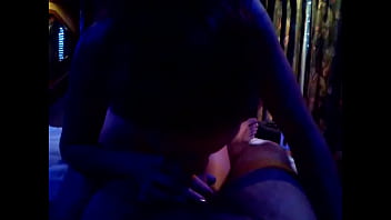 Preview 1 of Sunny Leone Fuckeing Movies - masajeando la polla