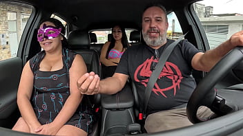 Preview 2 of 2018 India Xxx - Casada entra na carona escondida do marido enquanto ele est&aacute_ no trabalho - Leticia Gomes