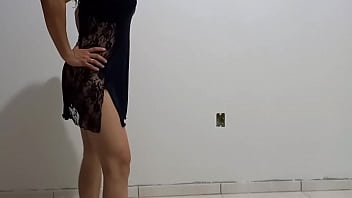 Preview 1 of Budhi Aunty Ki Chut - O marido caminhoneiro viajando e ela dan&ccedil_ando pra mim