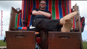 Preview 4 of Porn Indin Movis - Schnappschuss meiner Nylonf&uuml_&szlig_e im Strandkorb ** Urlaub Wangerland **