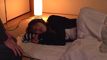 Preview 2 of Booed Porn - https://bit.ly/3rTPxdR　突然離婚を言い渡されシングルファザーになった僕を不憫に思ったご近所の巨乳奥様たちが家事の手伝いをしてくれる事に！奥様の不意な胸チラとパンチラについ勃起してしまったのがバレて「奥さんと別れてからシてないんですよね&hellip_？」と誘惑され慰めの生ハメ性交！ 誘われるがままエロ乳を揉んで人妻マ●コに生挿入！！【パート3】