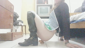 Preview 3 of Dhoke S - Dona de casa brincando enquanto o marido n&atilde_o chega