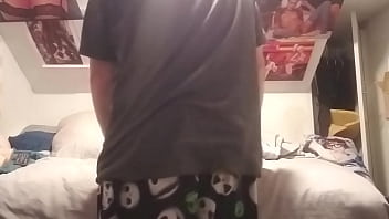 Preview 1 of Tai Pim Sez - Jiggling my booty