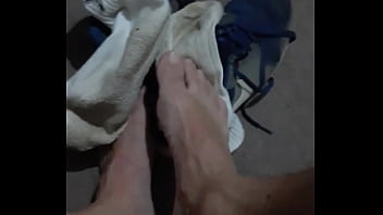 Preview 4 of Cewek Bispak Xxx Bokep - Pez&atilde_o sujo e fedendo depois de um dia de trabalho
