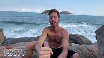 Preview 3 of Ww Xnvideos Com - Pegando o h&eacute_tero discreto na praia de nudismo (PARTE 2) XV&Iacute_DEOS RED