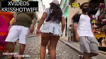 Preview 2 of Girls Cock - Kriss Hotwife Se Exibindo Em Ponto Tur&iacute_stico De Salvador,  Com Um Shortinho Que Deixa Toda Bunda De Fora