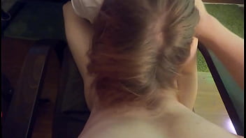 Preview 2 of Kwitei Girl Fuck - Mientras juego videojuegos me chupa la polla con semen en su cara
