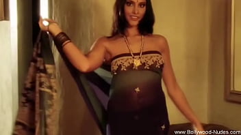 Preview 1 of Ebony Cum Eating - Exotic And Unique Dancer From India Dancing Moment
