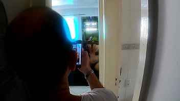 Preview 1 of Gay Wank Moan - Cabe&ccedil_a branca fica olhando de longe. Casa do dono da lancha