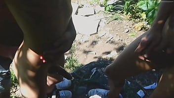 Preview 4 of Xxx Bindi - Tomando turnos para follar putito en el bosque