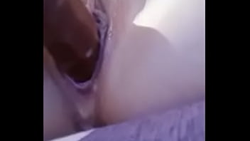 Preview 2 of Sunny Leone Rubs Her Porny Vinga - 用大屌自慰