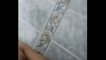 Preview 1 of Xxxn Vdio - Yo masturb&aacute_ndome en el ba&ntilde_o