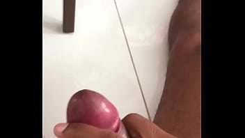Preview 2 of Guy Grabs Girls Ass In Leggings - Pau de novinho