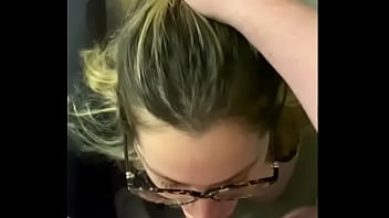 Preview 1 of Air Hostess Plan Toilet - Hermosa mamada con garganta profunda de los pelos