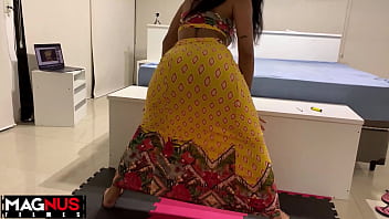 Preview 1 of Romantic Anybunny Mobi - Morena rebolando sua bunda enorme