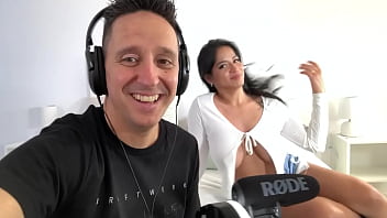 Preview 1 of Doctor Tricked Mom To Fuck - Rodando con Amy Amor