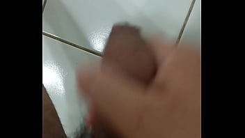 Preview 2 of Persia Moir - Sacando leche despu&eacute_s de un mes