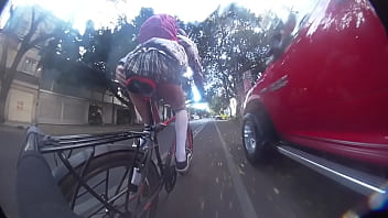 Preview 1 of Mom And Sister Her Son - Paseo en bicicleta upskirt,  &iquest_Quieres mirar bajo mi falda?