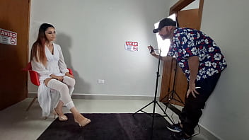 Preview 2 of Xxxmavi - Noiva trai marido com fot&oacute_grafo!