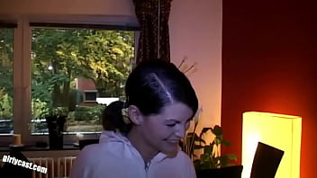 Preview 1 of Chilena Gema - Schlankes Teen Merry harter Analsex mit Fan