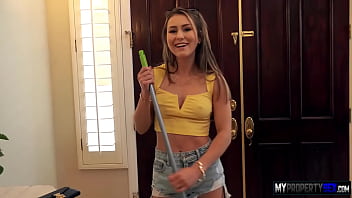 Preview 1 of Xxxjj - Paige Owens The Canadian Tourist Big Booty Fee Payment