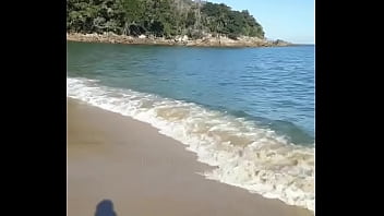 Preview 2 of Fingering Russian - Punheta e gozada em p&uacute_blico na praia paradis&iacute_aca com o lutador de MMA Allan Guerra Gomes