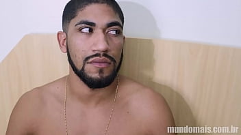 Preview 4 of Xxvx Xxvxc - Tr&ecirc_s amigos v&atilde_o para os blocos de carnaval mas antes caem na putaria