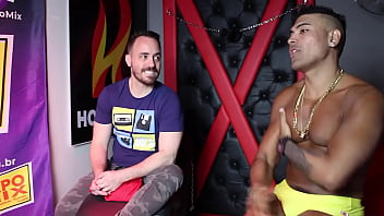 Preview 1 of Brazier S Xxx - Minotauro revela no PapoMix o que n&atilde_o pode faltar em seus filmes - Parte 4