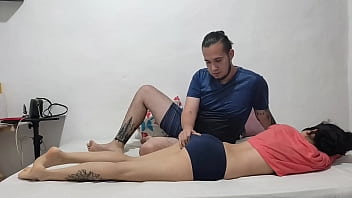 Preview 1 of Latex Fisting Gay - Mi hijastra cuando no est&aacute_ su madre se descontrola y le encanta que me la folle