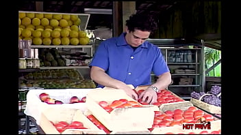 Preview 1 of Sexy Indin Babi - Corno leva mulher para o dono da barraca de frutas na estrada comer NO RED