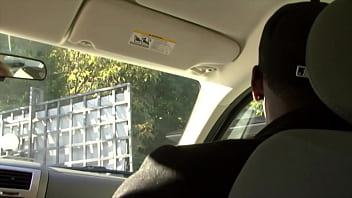 Preview 1 of Old Mann Teen - Bridgett Lee : Une cougar qui ramasse les mecs en voiture,  pour se faire baiser