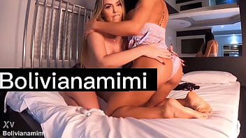 Preview 2 of Since Leon - Mi amiguita y yo jugamos a meternos cositas ... hasta gozar muy rico las 2.... fue delicioso chuparle todo  Quieres ver? Link en el video