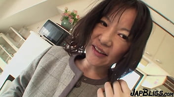 Preview 2 of Full Porno Versi Pende - 40yo Japanese Slut Receives A Creampie After The Doggystyle