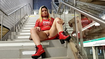 Preview 3 of Kissable Wxxnxx - Essa loira &eacute_ muito safada ela adora provocar em p&uacute_blico