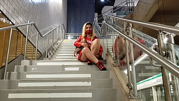 Preview 1 of Kissable Wxxnxx - Essa loira &eacute_ muito safada ela adora provocar em p&uacute_blico