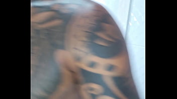 Preview 3 of Ashtray Anal - Gozando no banho para o Lucas  v&iacute_deo dispon&iacute_vel no site Marcelopauzao.com