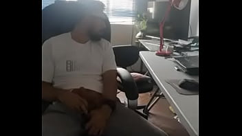 Preview 1 of Sola Saal Ki Ladki Ki Bf Sexy - Nerd jal&aacute_ndosela mientras chambea online!!!!