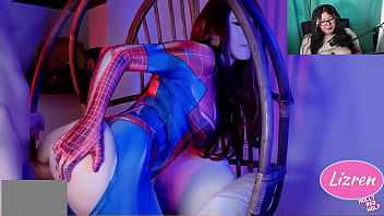 Preview 3 of Roomates Hot Girlfriend - Lizren reacciona a una modelo porno amateur