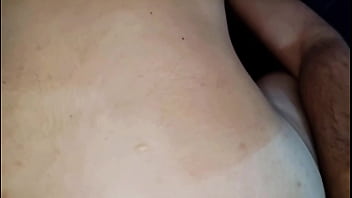Preview 2 of Indin Dasi Anty Xxx - TransBoy sendo fodido por dois machos pela primeira vez.