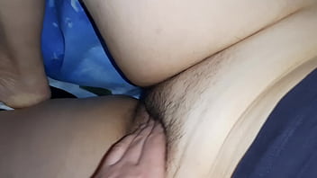 Preview 2 of Birthday Present To My Wife - My girlfriend and I mutually masturbate under the covers so that no one sees - Fly girls orgasm