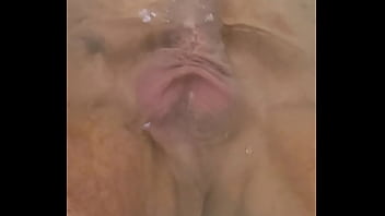 Preview 4 of Tini Csaj Sex - Wasserspiele in Badewanne mit Soleur