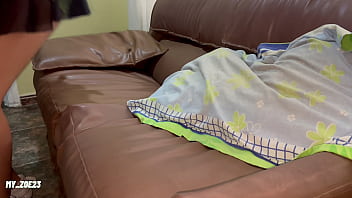 Preview 1 of Mandy Throat - VECINA LLEGA HOT A SU CASA Y SE MASTURBA CON UNA ALMOHADA