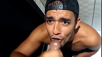 Preview 3 of Kotel Balak - Entrei no banheiro da balada Danger,  bateu na porta um neg&atilde_o com um pau imenso indo pra entrar,  deixei e n&atilde_o me arrependi - FULL RED