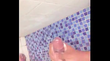 Preview 4 of Dogi Poj - Punheta no banho