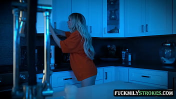 Preview 3 of Best Looking Porn - FuckmilyStrokes.com - Please,  Don&#039_t Tell On Me - Lilly Bell
