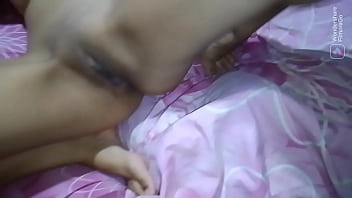 Preview 3 of Mia Kalifa Breastfeeding Milk - folla mientras habla por tel&eacute_fono con su marido