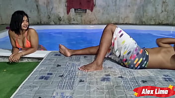 Preview 1 of Sell An Xnxx - Banho de piscina termina em sexo,    E a gostosa me da o c&uacute_  e se mija toda de  tess&atilde_o,    Samantha Squirt