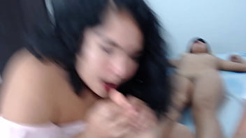 Preview 2 of Xvideos Corridas En La Boca - Mi esposo se corrio en los tacones altos de mi hermastra y la hizo limpiarlos con su lengua,  chupamos sus dedos de los pies